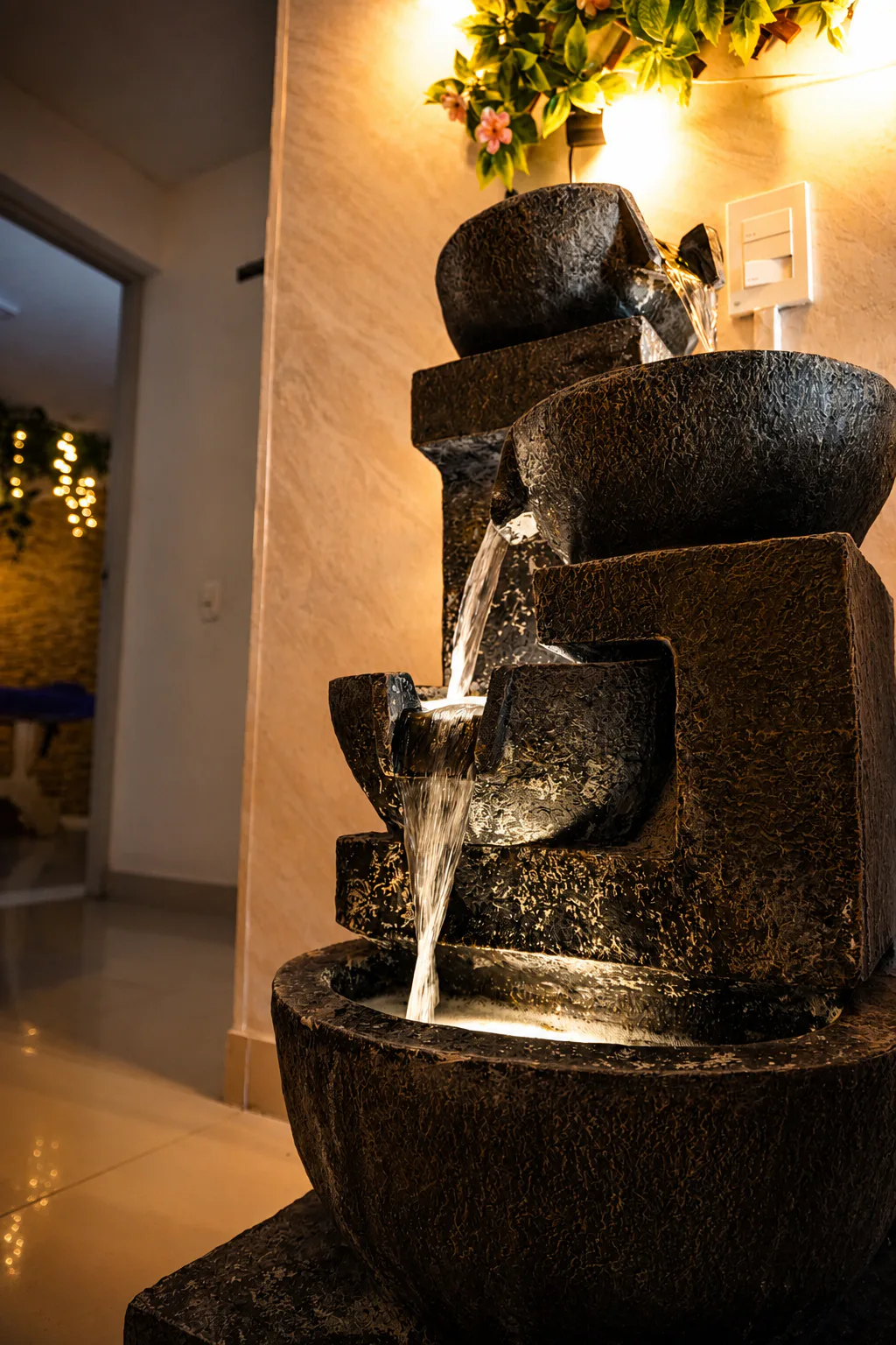 Fuente interior que acompaña el ambiente de calma de Esbell Spa